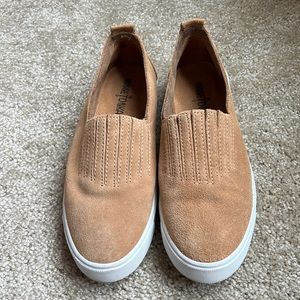 NWOT Minnetonka loafers